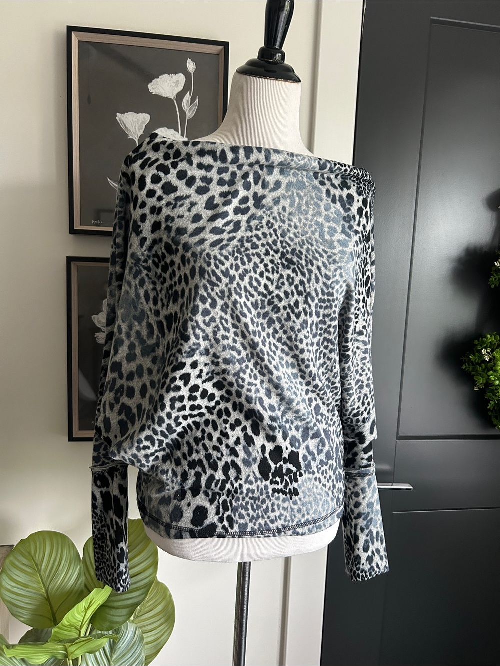 Elan Lovely S Leopard Print Boatneck dolman  Sweatshirt  - Gray/Black